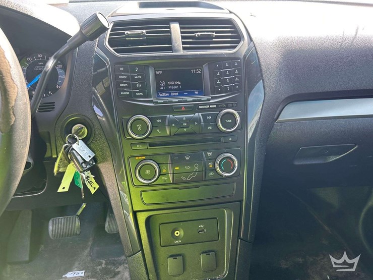 2016-ford-explorer-awd-suv-image-18