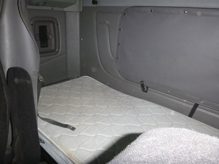 2014-peterbilt-367-image-16