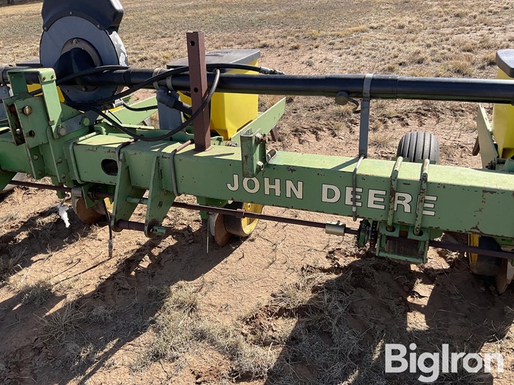 john-deere-7300-image-11