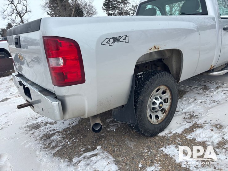 2011-chevrolet-3500hd-image-18