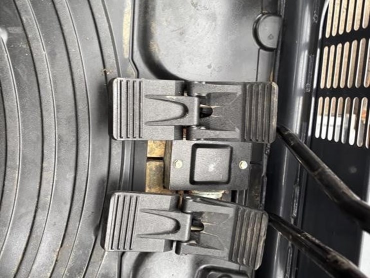 2022-deere-35g-image-37