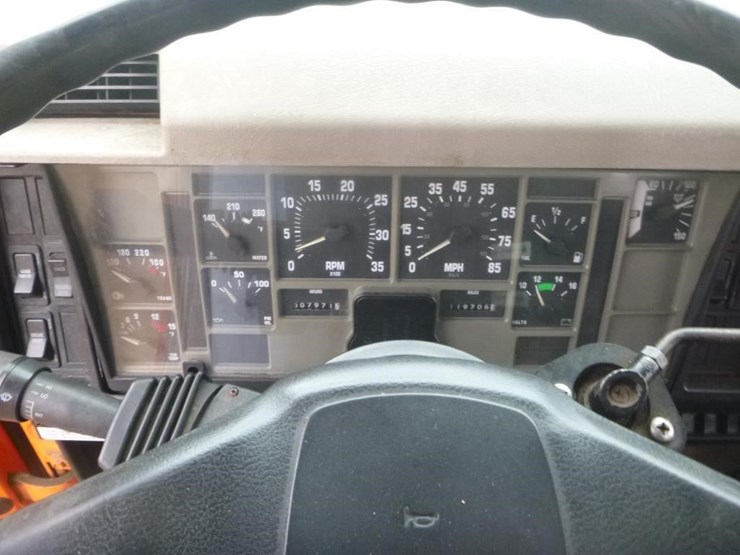 international-4900-image-16