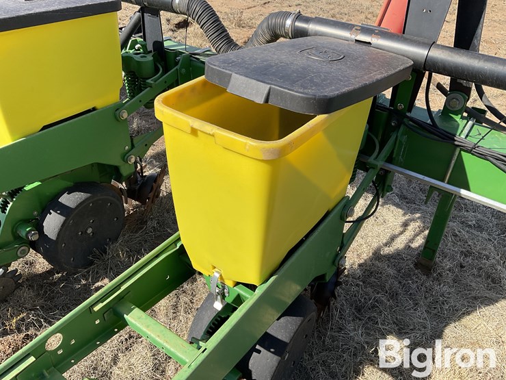 john-deere-1700-image-19