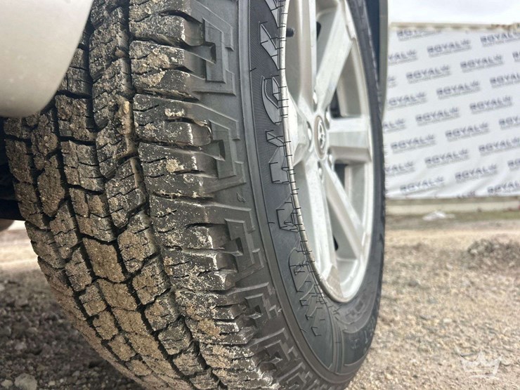 2010-toyota-highlander-suv-image-26