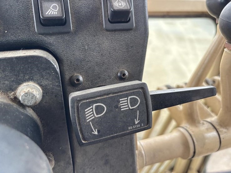 2006-caterpillar-143h-image-40