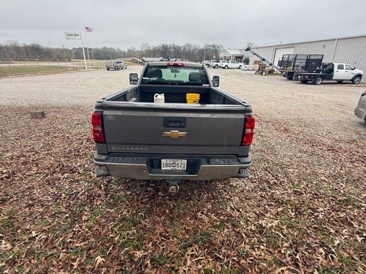 2017-chevrolet-3500hd-image-4