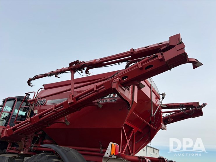 2018-case-ih-810-image-52