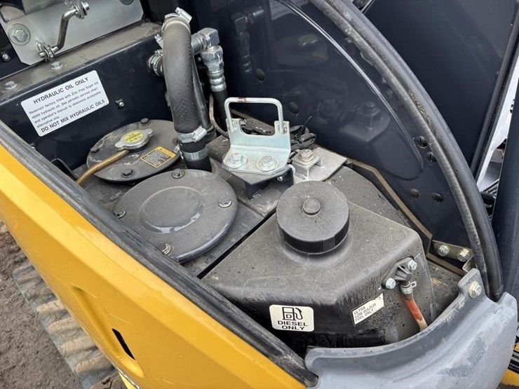 2022-deere-35g-image-40