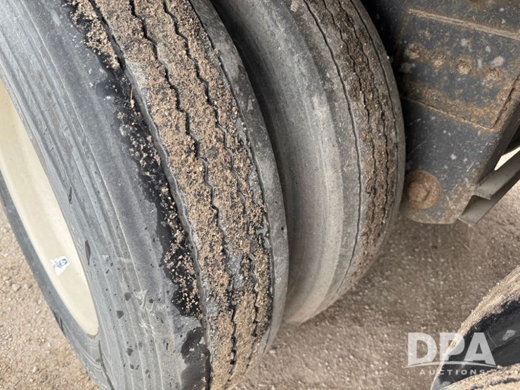 2016-timpte-grain-trailer-image-63