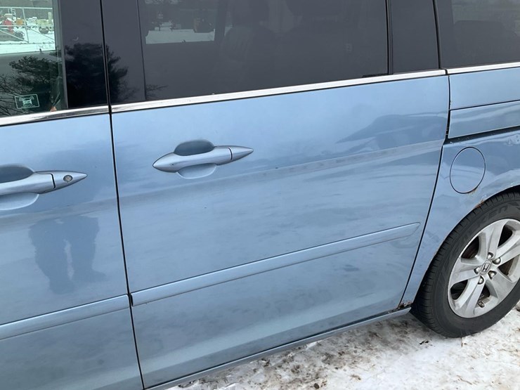 2010-honda-odyssey-touring-image-18