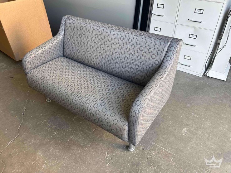 office-couches-and-chair-image-6