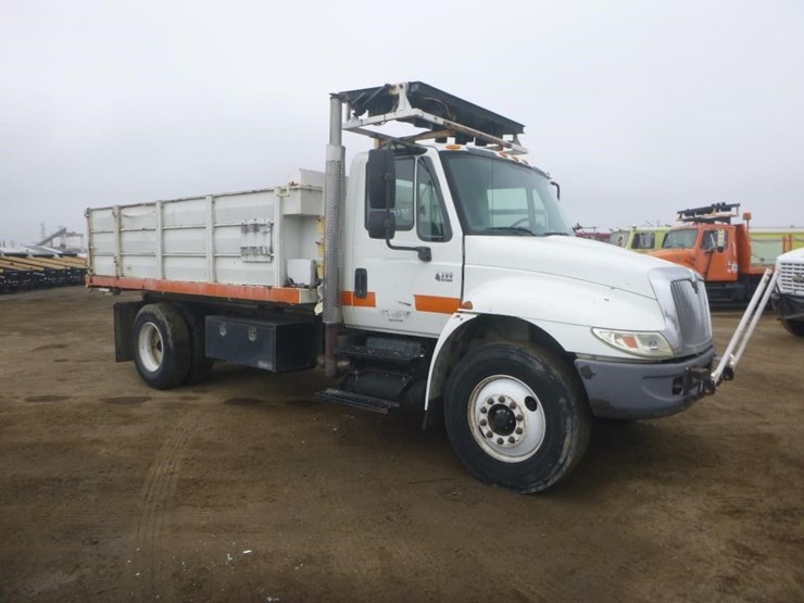 2004-international-durastar-4300-image-2