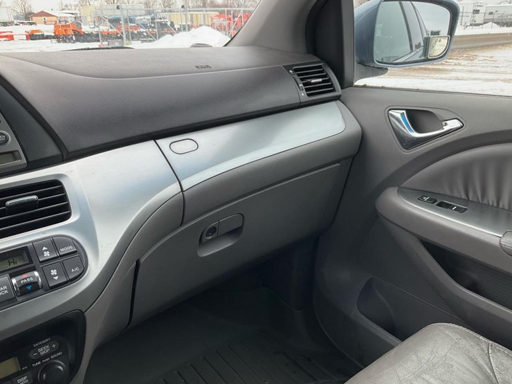 2010-honda-odyssey-touring-image-64