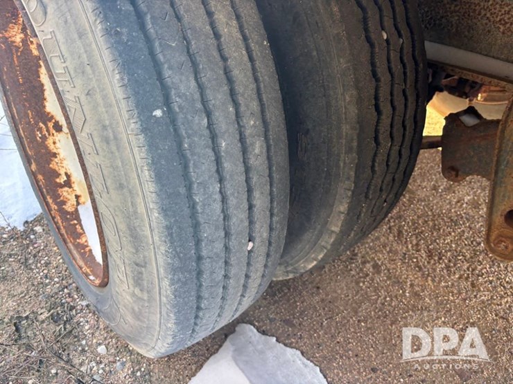 2007-neville-trailer-image-33