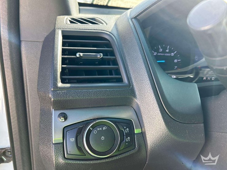 2014-ford-explorer-suv-image-15