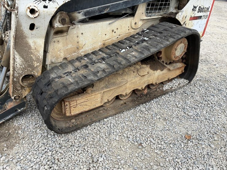 2016-bobcat-t740-image-15