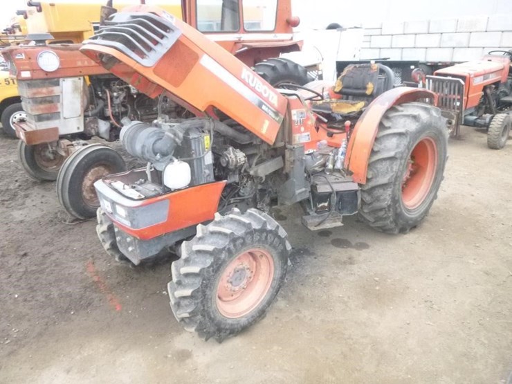 kubota-m8200-image-1