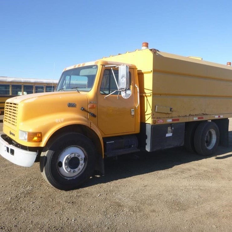 2001 INTERNATIONAL 4700