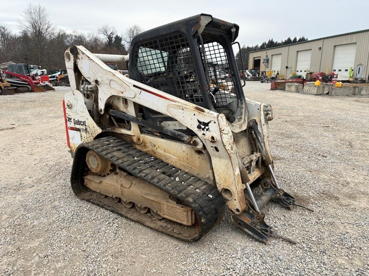 2016-bobcat-t740-image-1