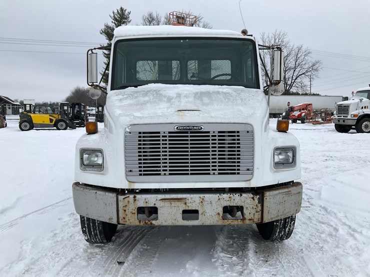 2000-freightliner-fl70-image-8