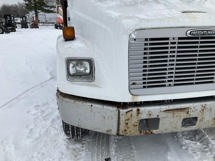 2000-freightliner-fl70-image-11