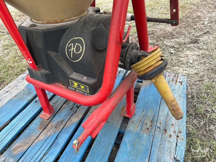 kverneland-ps203-seed-spreader-pto-attachment-image-5