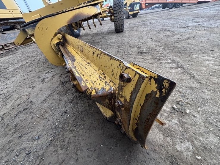 2005-caterpillar-143h-image-14