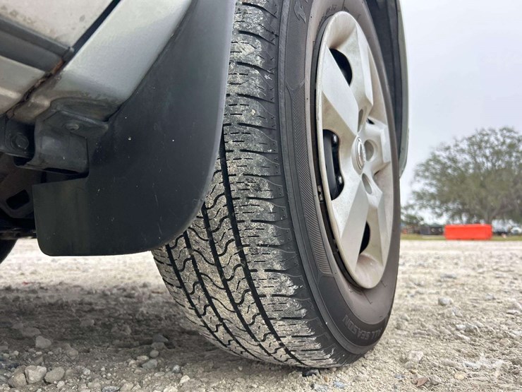 2014-nissan-rgue-suv-image-26