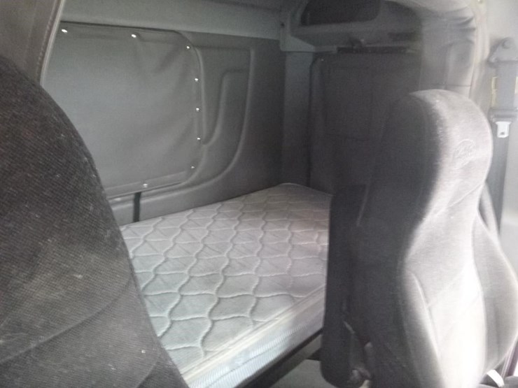 2014-peterbilt-367-image-15