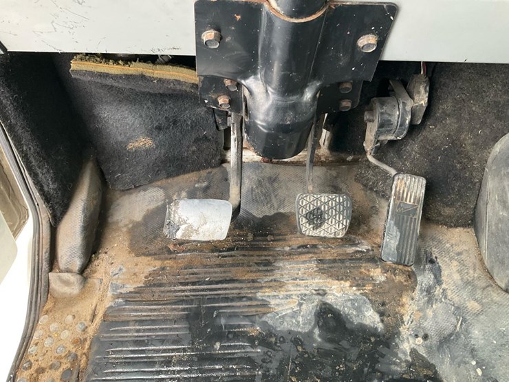 2000-freightliner-fl70-image-91