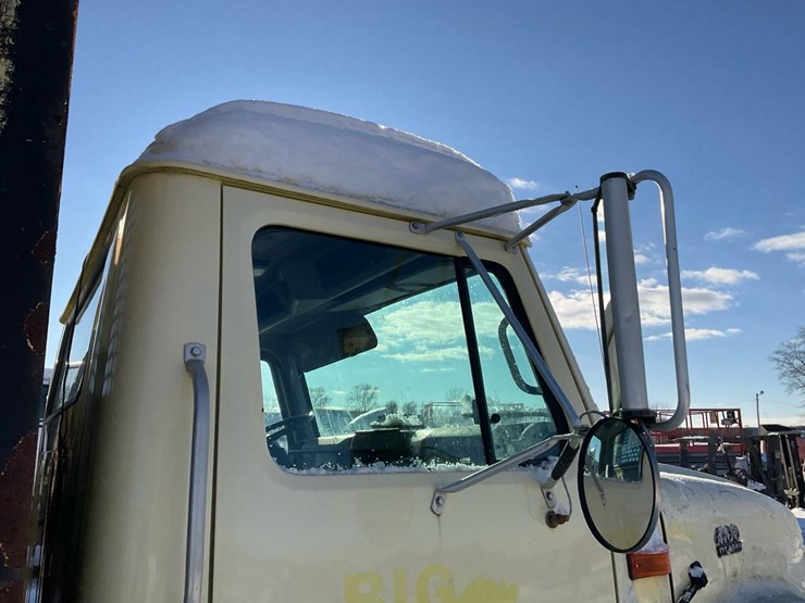 international-4900-image-45