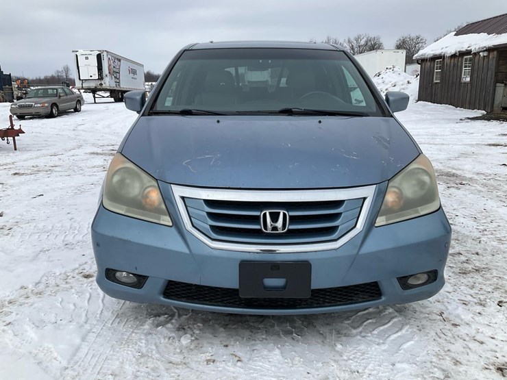 2010-honda-odyssey-touring-image-8