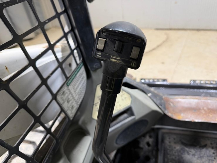 2015-bobcat-s650-image-16