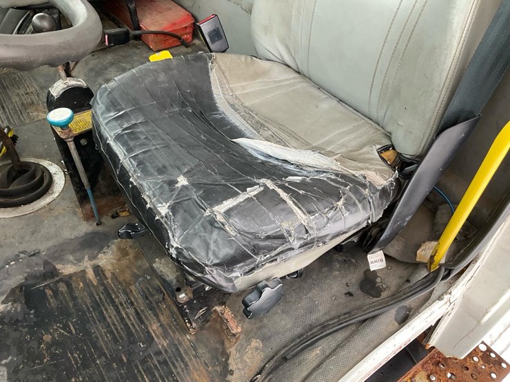 2000-freightliner-fl70-image-88