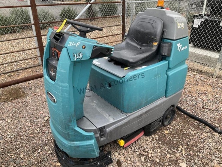 tennant-t7-amr-ride-on-sweeper-image-4