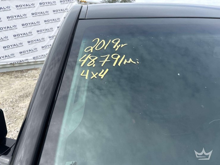 2019-chevrolet-tahoe-4x4-suv-image-23