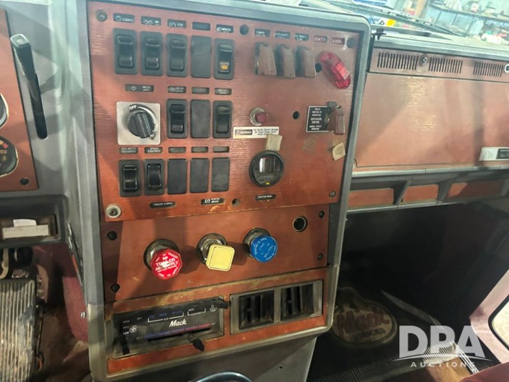 1993-mack-ch613-image-52