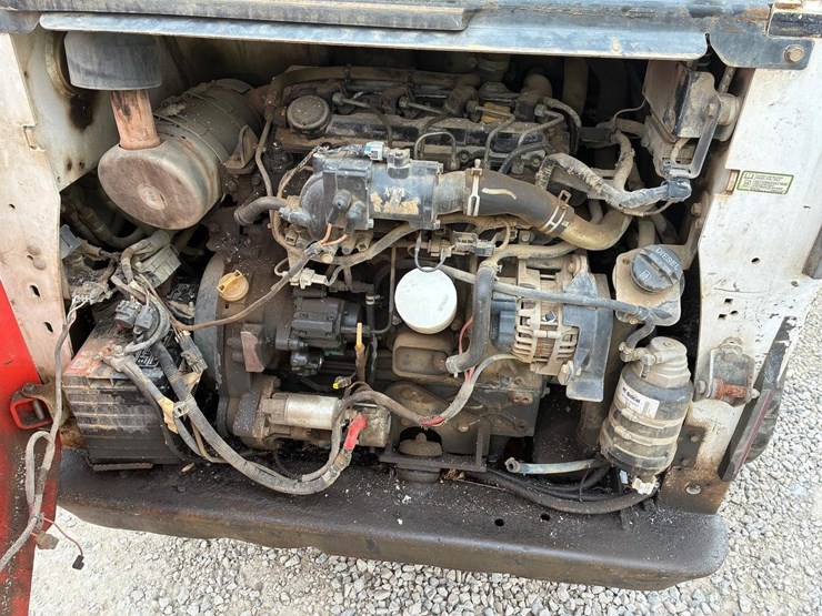 2016-bobcat-t740-image-18