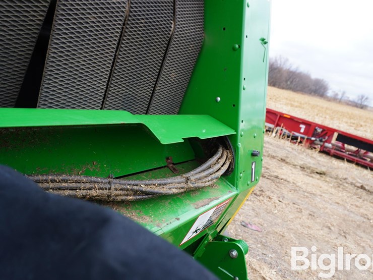 2024-john-deere-561m-image-17