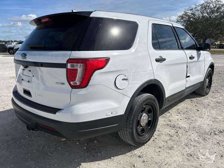 2018-ford-explorer-awd-suv-image-3