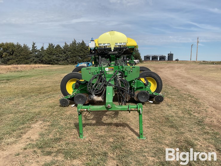 2019-john-deere-1775nt-image-2