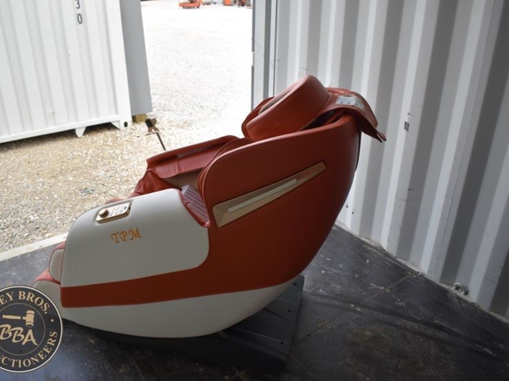 tpm-tp-z69-ergonomic-massage-chair,-orange-and-white,-built-in-control-panel-image-3