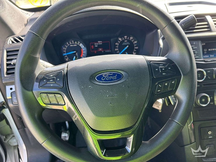 2016-ford-explorer-awd-suv-image-13