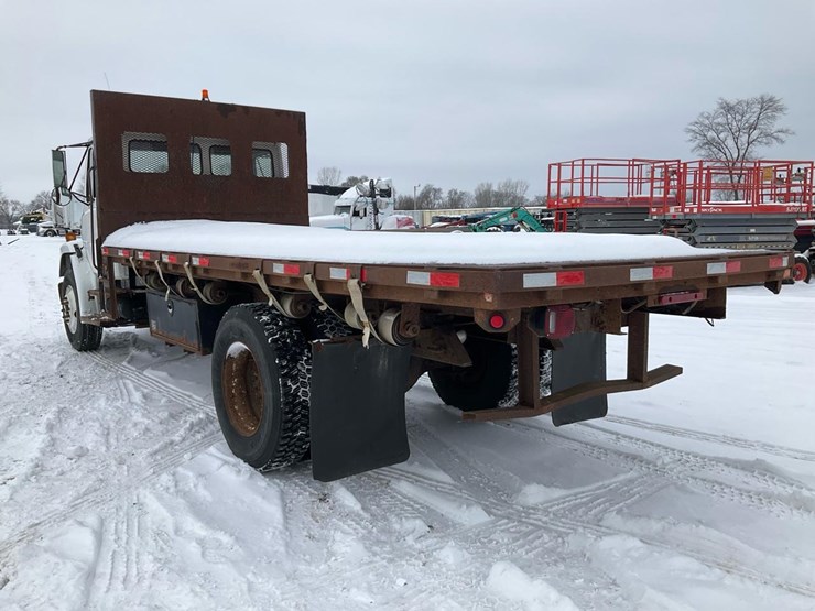 2000-freightliner-fl70-image-3