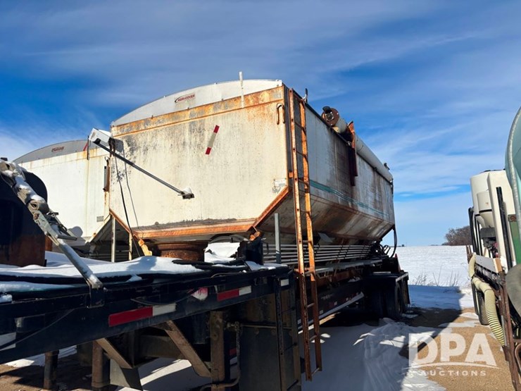 2007-neville-trailer-image-3