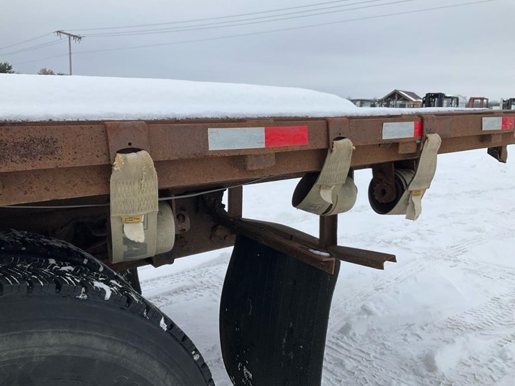 2000-freightliner-fl70-image-34