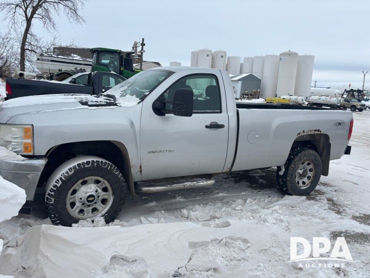 2011-chevrolet-3500hd-image-1