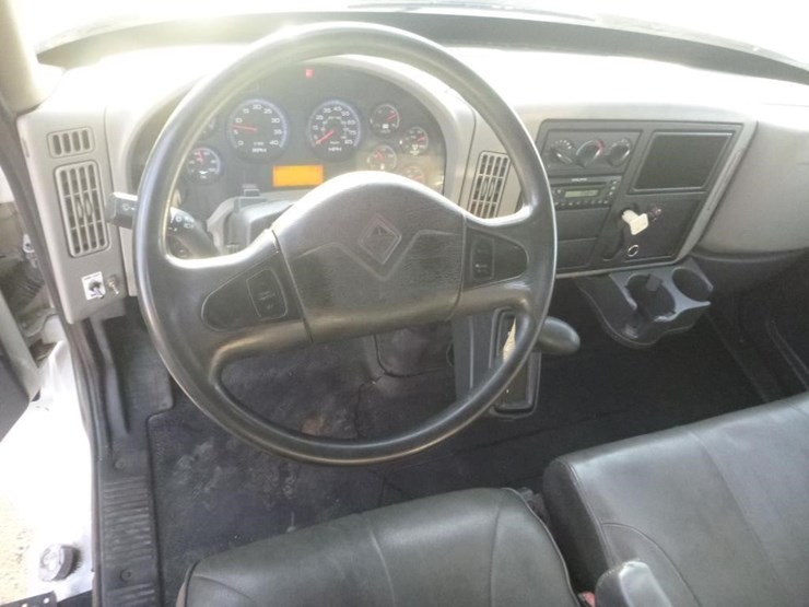 2014-international-durastar-4300-image-17