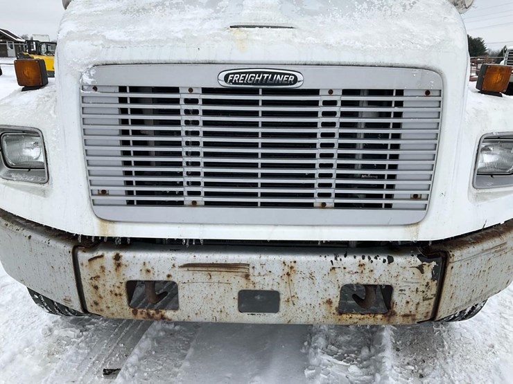 2000-freightliner-fl70-image-12