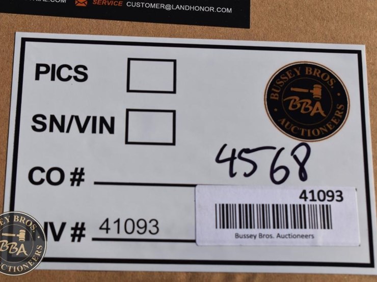 landhonor-folding-workstool-image-3